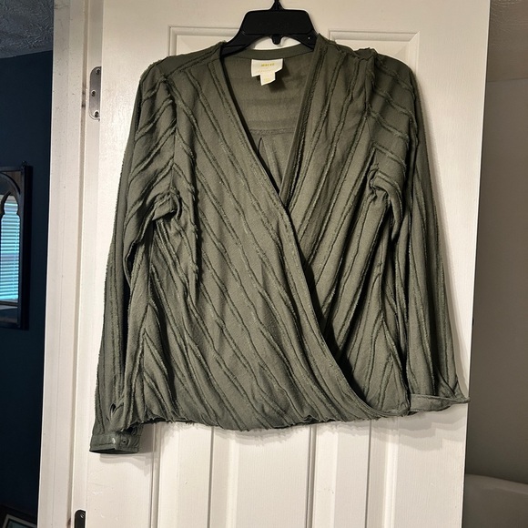 Mauve by Anthropologie Green Textured Wrap Audre Top with Button - Picture 4 of 8